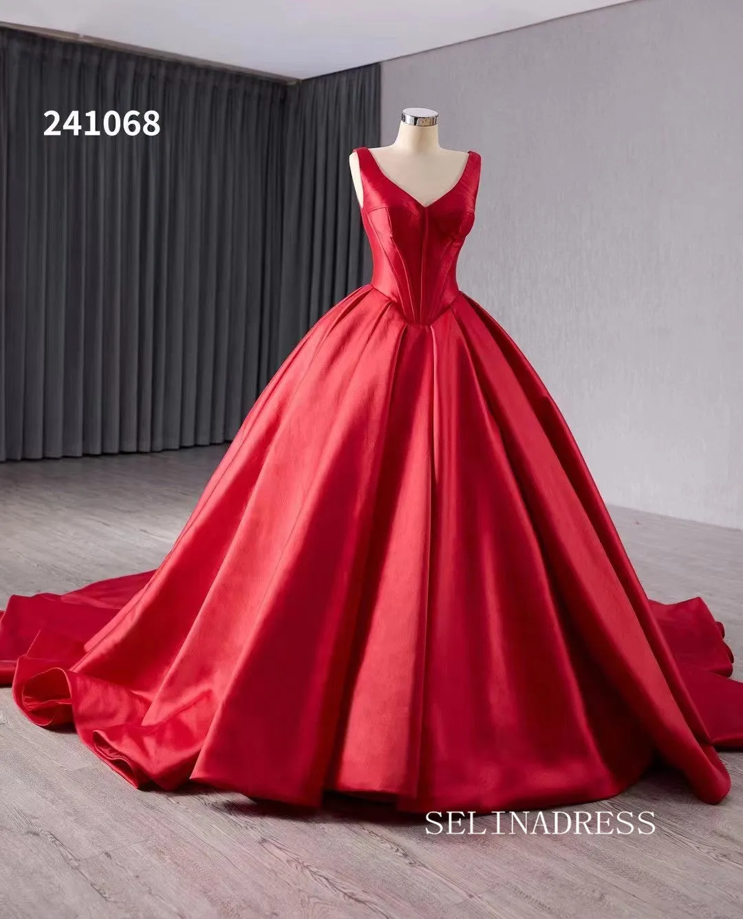 luxury Vneck Satin Wedding Dresses With Train Red Formal Gown 241068
