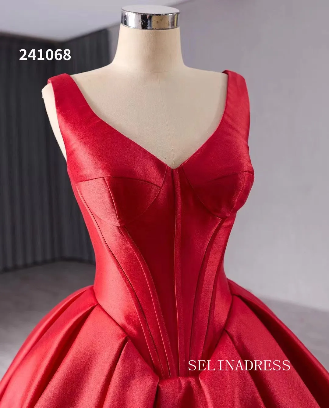 luxury Vneck Satin Wedding Dresses With Train Red Formal Gown 241068