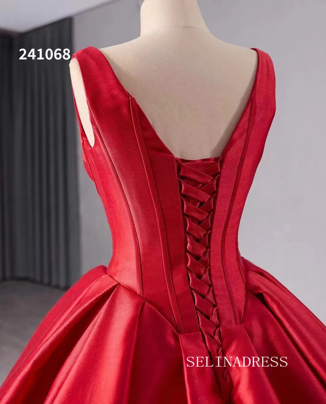 luxury Vneck Satin Wedding Dresses With Train Red Formal Gown 241068