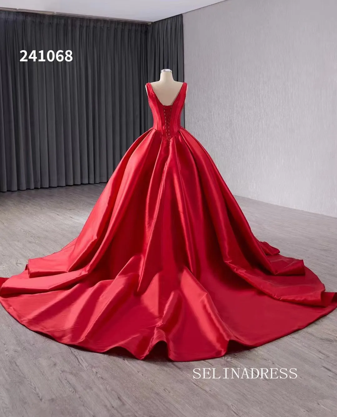 luxury Vneck Satin Wedding Dresses With Train Red Formal Gown 241068