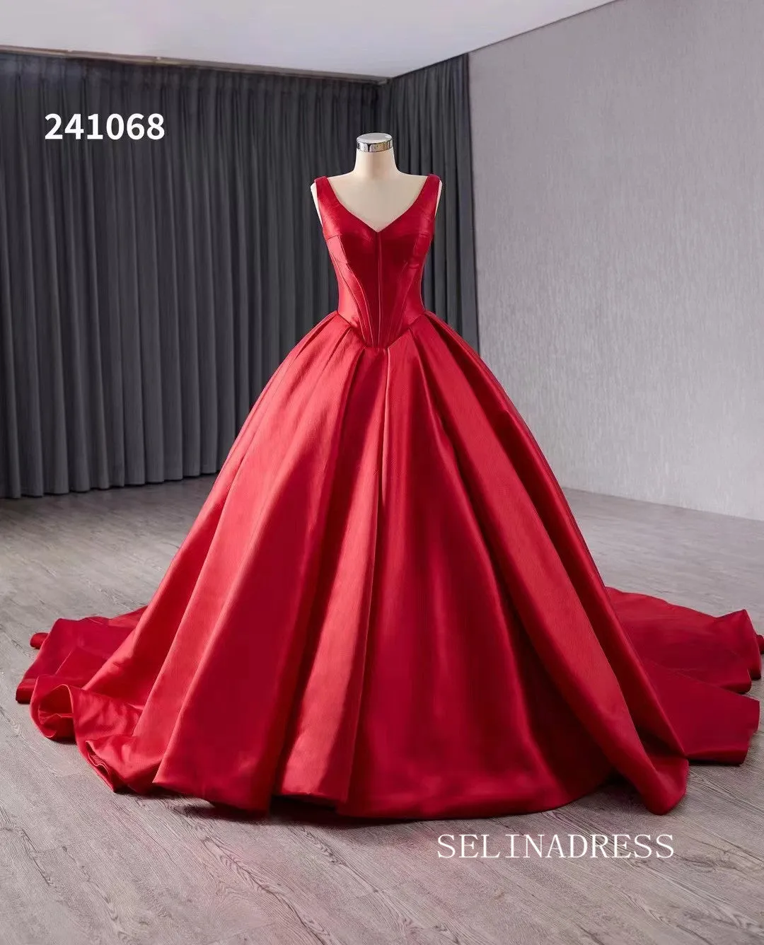 luxury Vneck Satin Wedding Dresses With Train Red Formal Gown 241068