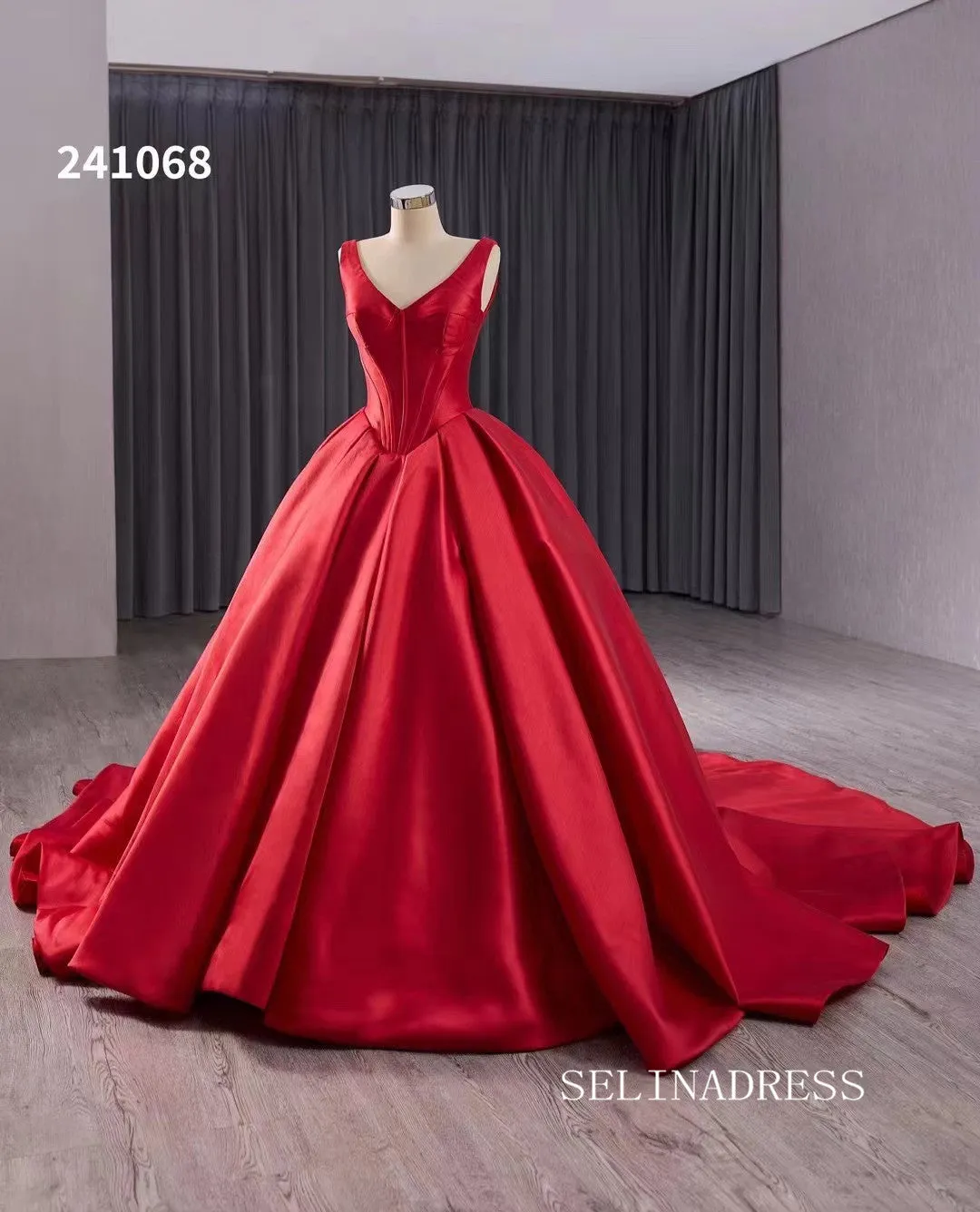 luxury Vneck Satin Wedding Dresses With Train Red Formal Gown 241068